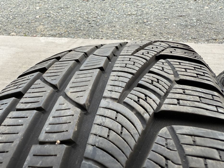 4бр. Зимни Гуми С Борд 225/55R/17 -PIRELLI- DOT:0317- 6.0мм+5.0мм