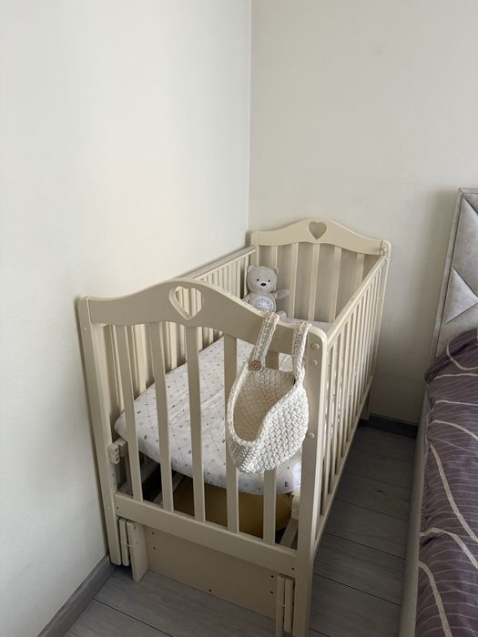 Продам стул для кормления и манеж