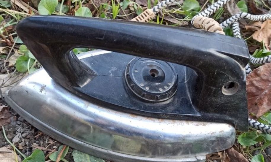 Продаётся утюг б/у