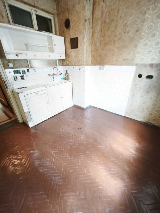 Продавам двустаен апартамент в гр. Перник кв. Изток