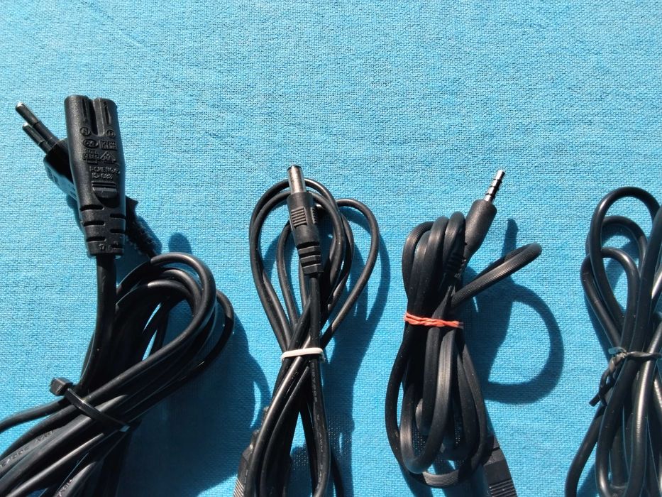 зарядно устройство за уокмъни  смартфони ,мини дискове на сони