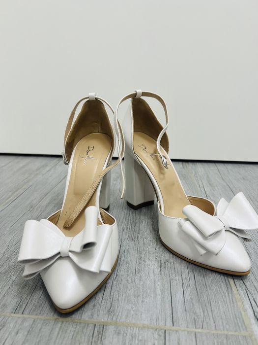 Pantofi din piele