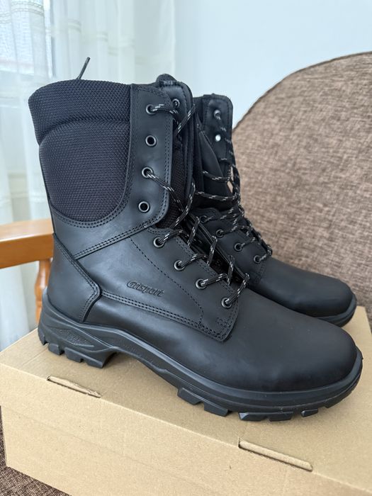 Bocanci tactici din piele naturala