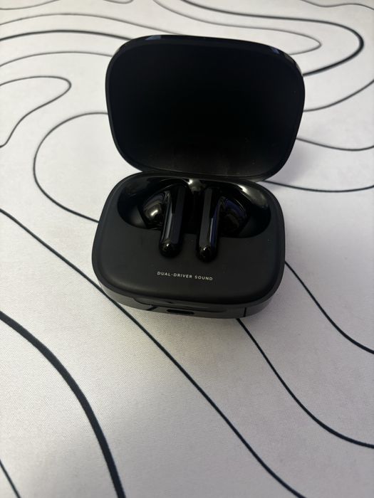 Продам наушники redmi 6