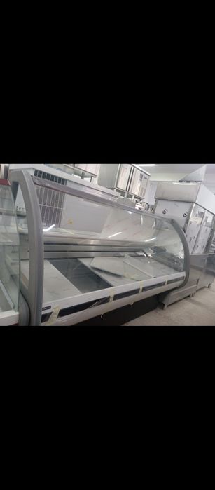 Витринный холодильник продам