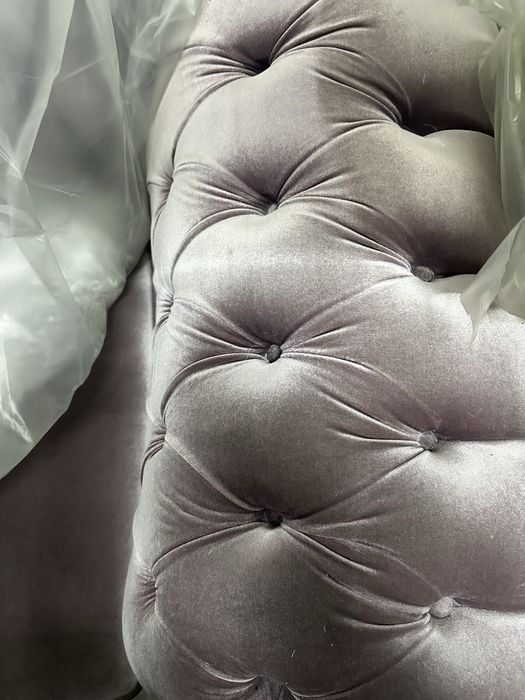 Диван сиреневого цвета