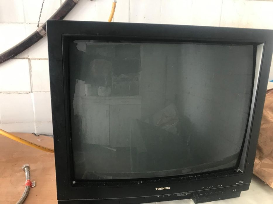 Продам два телевизора черный и серый