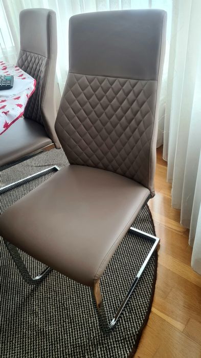 Scaune din imitatie de  piele ca noi