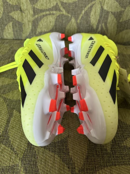 Нови футболни обувки Adidas X Crazyfast League.