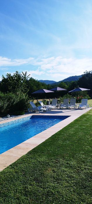 Cabană/ Casă de vacanță cu piscină/ciubăr