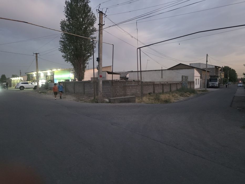 Yer sotiladi uglavoy 6.2 sotik  yoʻlni yuzida