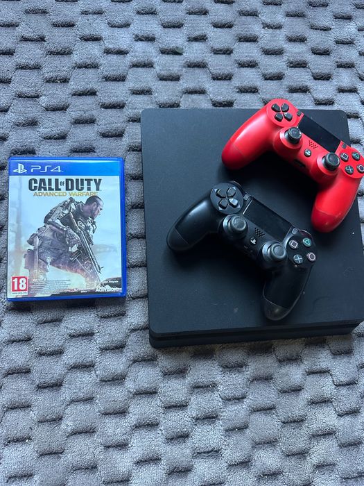 PS4 с два контролера и 3 игри