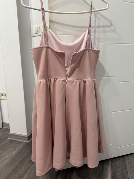 vand rochie roz cu eticheta