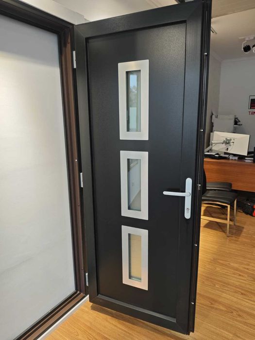 Usa de intrare PVC Salamander BluEvolution 92 - din showroom