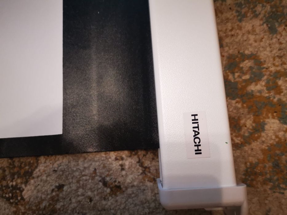 ECRAN de PROIECȚIE HITACHI 16:9 ; Diagonala 80" ;  NOU, SIGILAT