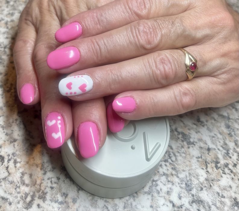 Manichiura gel (80 lei )si semipermanenta la pret acesibil