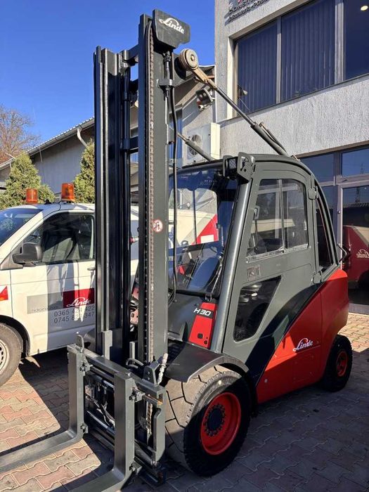 Stivuitor - Motostivuitor Linde H30D-02 cu cabină An fabricație: 2004
