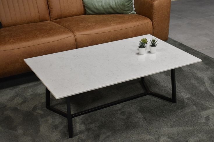 Jurnalniy stolik loft