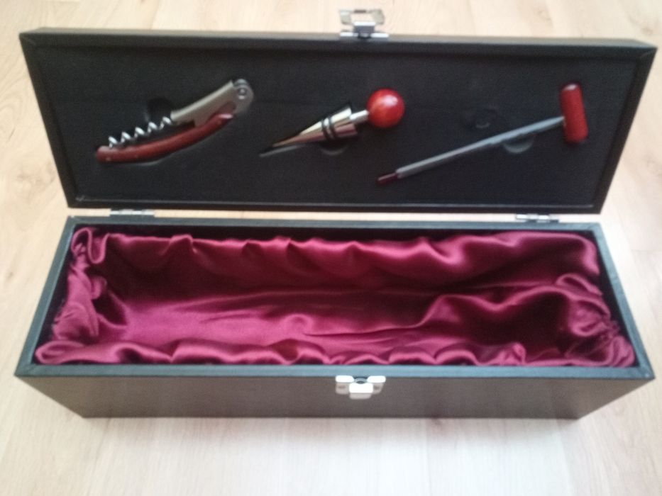 Кутия за вино с аксесоари