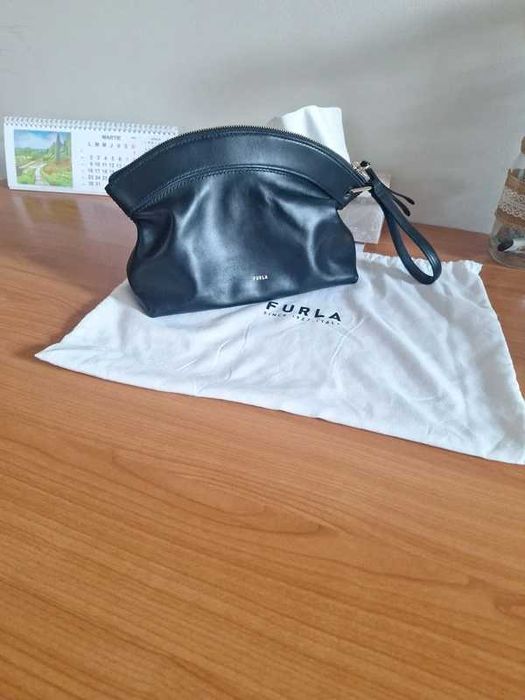 Geantă Furla Erica Pouch – Piele Naturală Neagră, Elegantă (Include Dustbag)