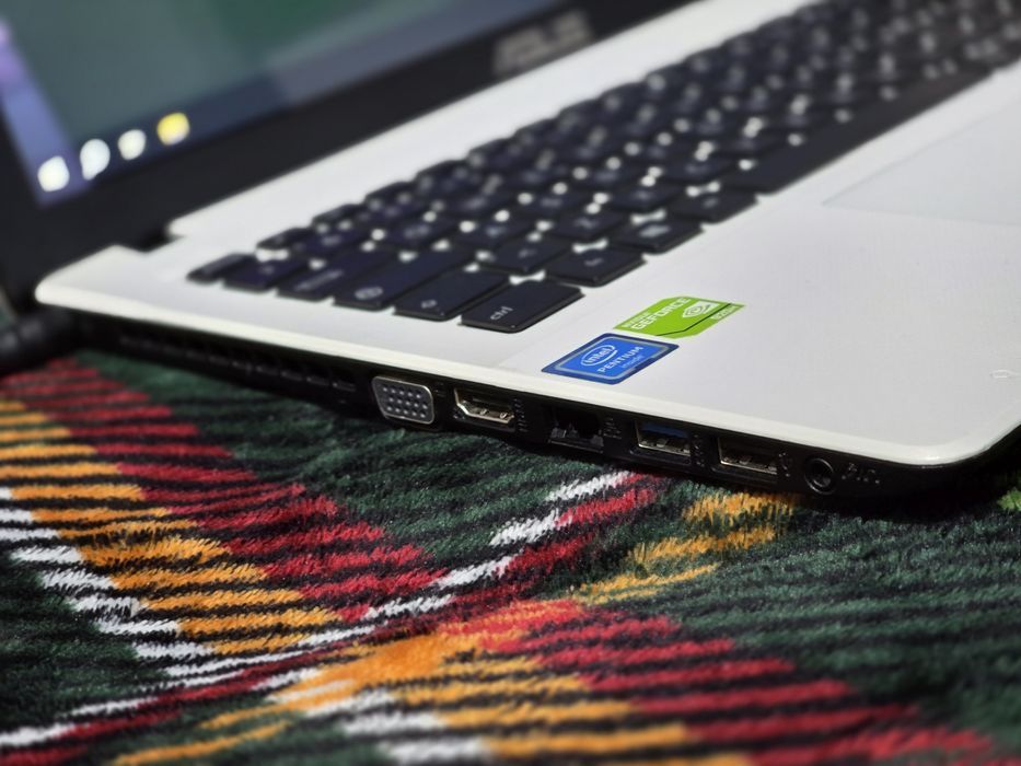 Laptop Asus X552
