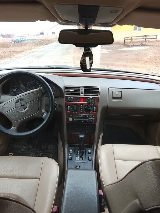 Мерседес 202 1.8 автомат