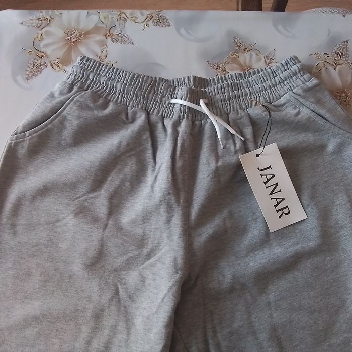 Женские спортивные штаны.