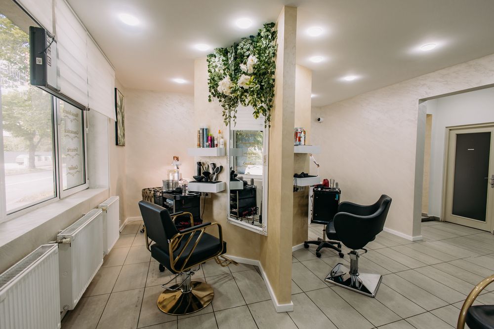 Inchiriez salon