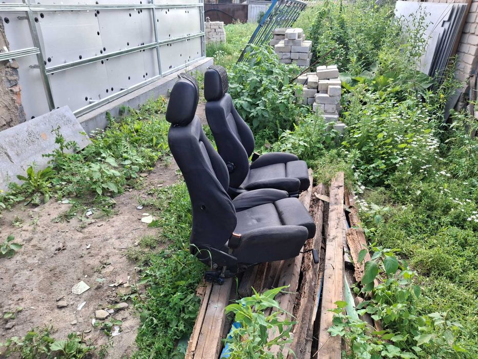 Продам два передних кресла , стояли на ауди а6 с4