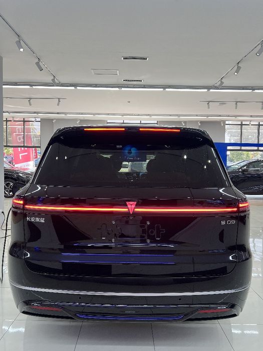 Changan Deepal S 09 gibrid premium full pazitsyasi Nalichi bor