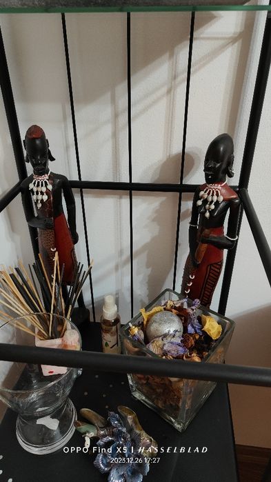 Vând statuete africane lucrate manual!