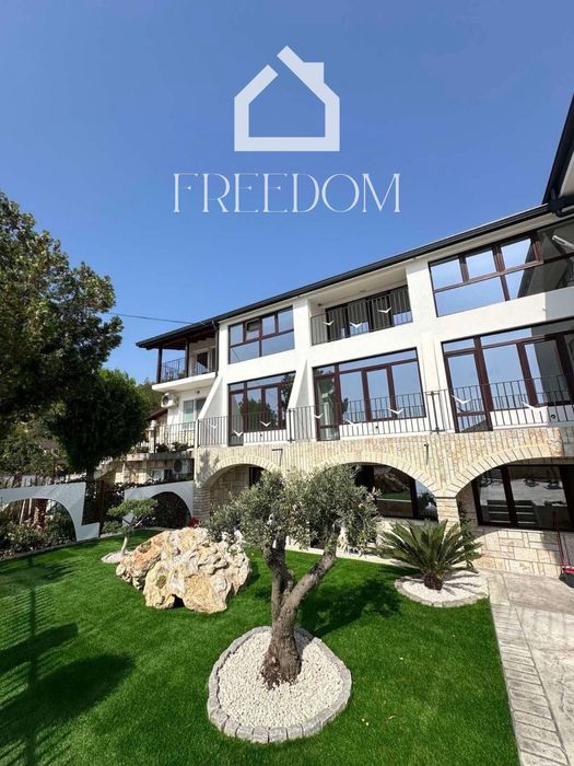 Продава се Хотел в Балчик - 650 кв.м за 392 €/кв.м - Снимка #4