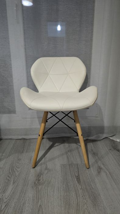 Set 3 Scaune Tip Scandinav - stare excelentă