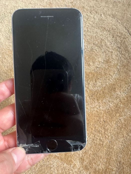 Продам айфон SE 2020