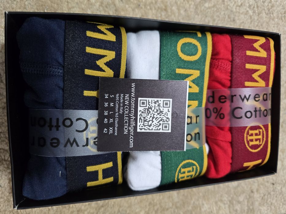 Boxeri Tommy Hilfiger noi impecabili