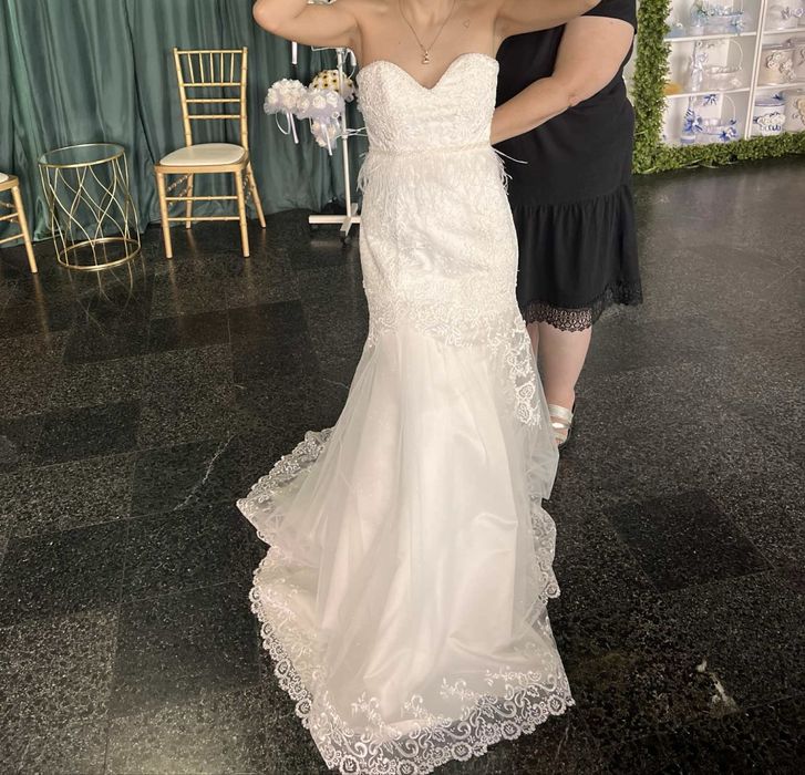 Сватбена рокля с пера