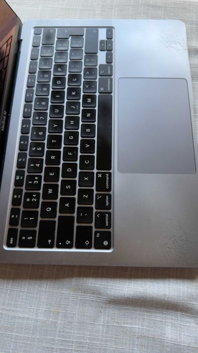 MacBook Air M1 (2020) – 8GB RAM / 256GB SSD / Silver / 13.3