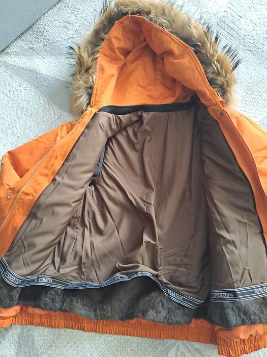 Продам парку. Новая.