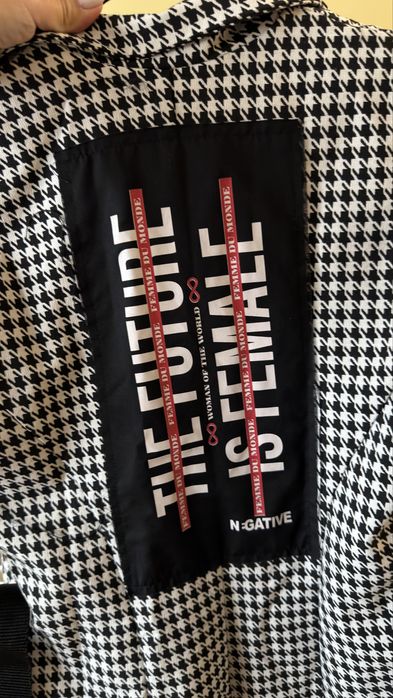 Чисто нова рокля Negative