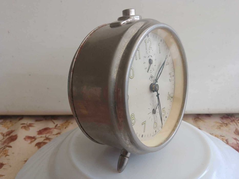 Ceas desteptator de masa - mecanic , vechi Jnsa .
