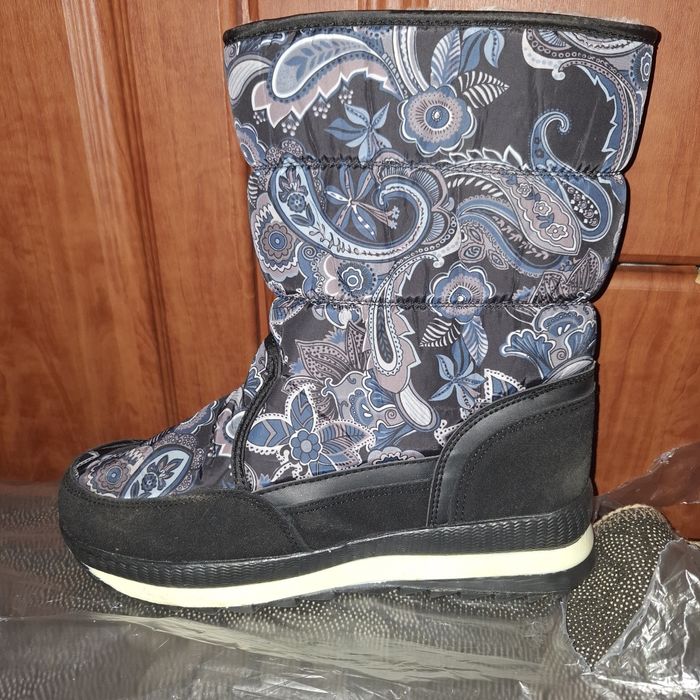 Продам сапоги новые