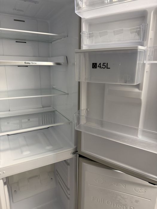 Продавм Хладилник SAMSUNG RB31FDRNDSA/EF