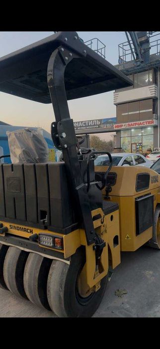 Комбинированный Вибрационный Каток SINOMACH Модель GYC042