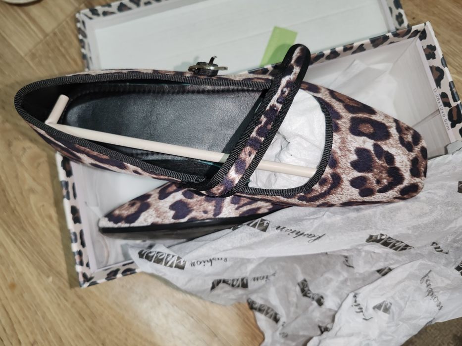 Продам туфли новые размер35