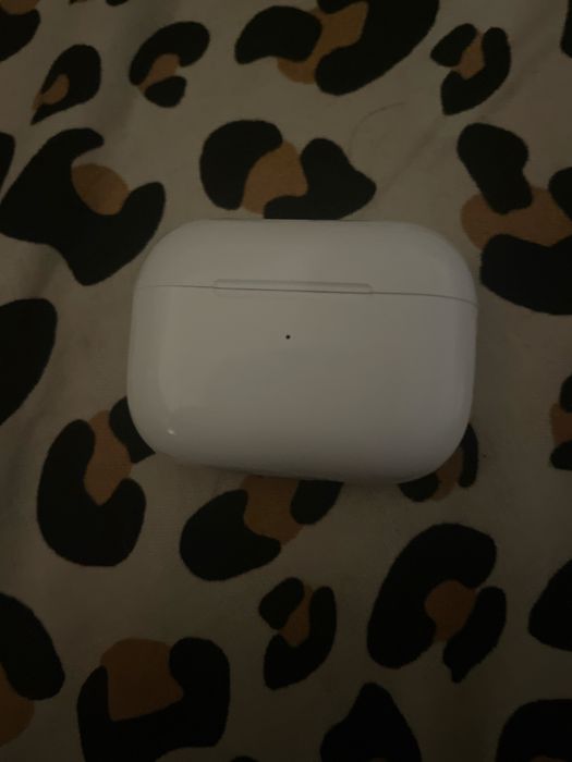 Vand AirPods nou nouțe cutia nu o mai gasesc