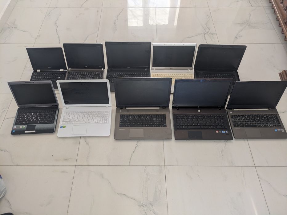 Vând leptopuri mai multe detalii in privat sau la telefon