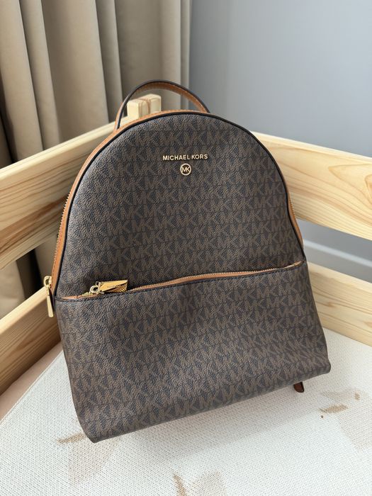 Кожаный рюкзак Michael Kors