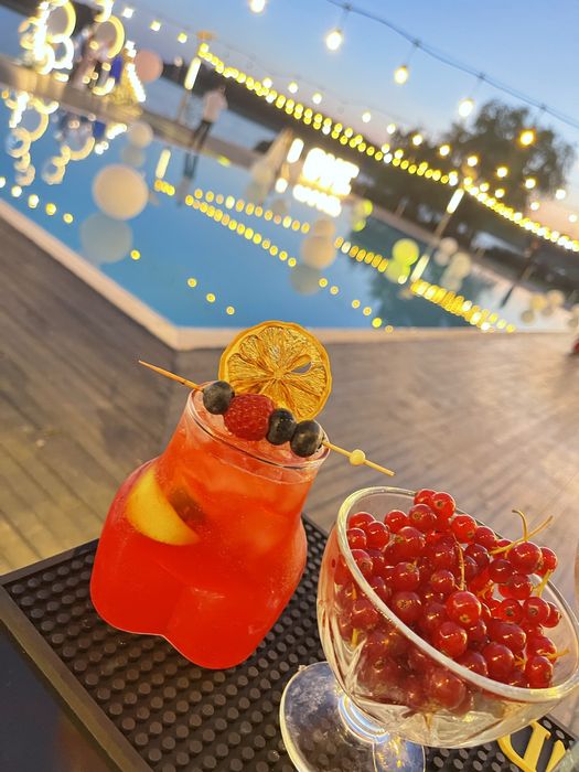 Cocktail bar & Tort de shoturi /Bar mobil  începând de la 3.000 RON