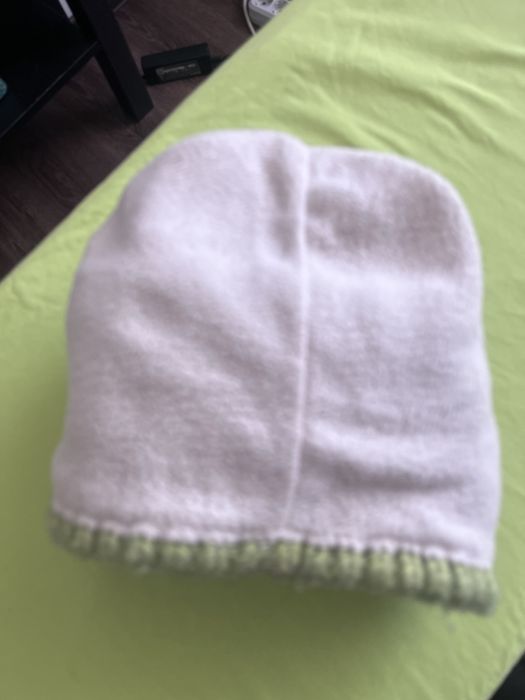 Продам теплую шапку с шарфиком