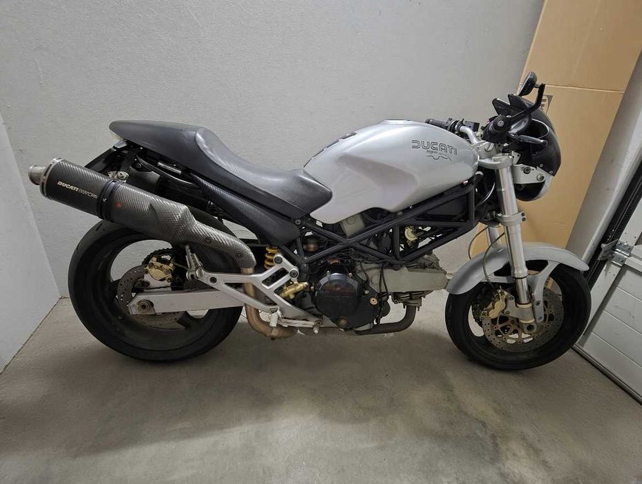 Ducati Monster 620 i.e. 2002 – 22.600 km – stare estetică foarte bună – evacuare Ducati Performance, Preț: 2.550 € (negociabil)